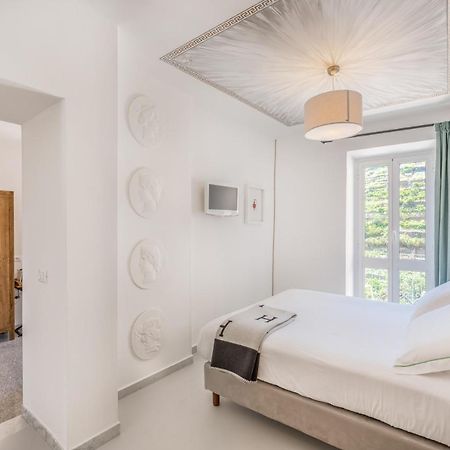 מנרולה La Torretta Lodge מראה חיצוני תמונה