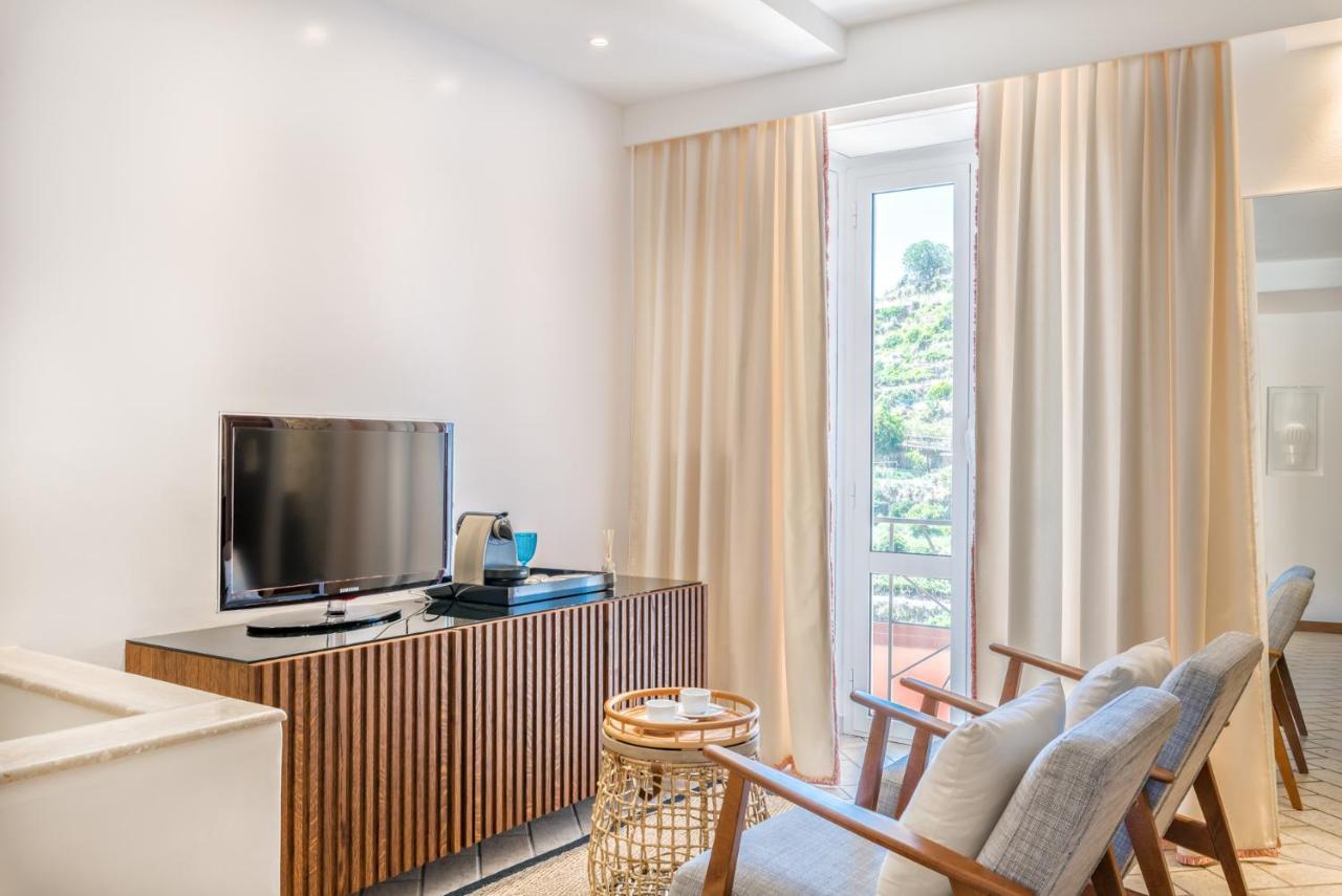 מנרולה La Torretta Lodge מראה חיצוני תמונה